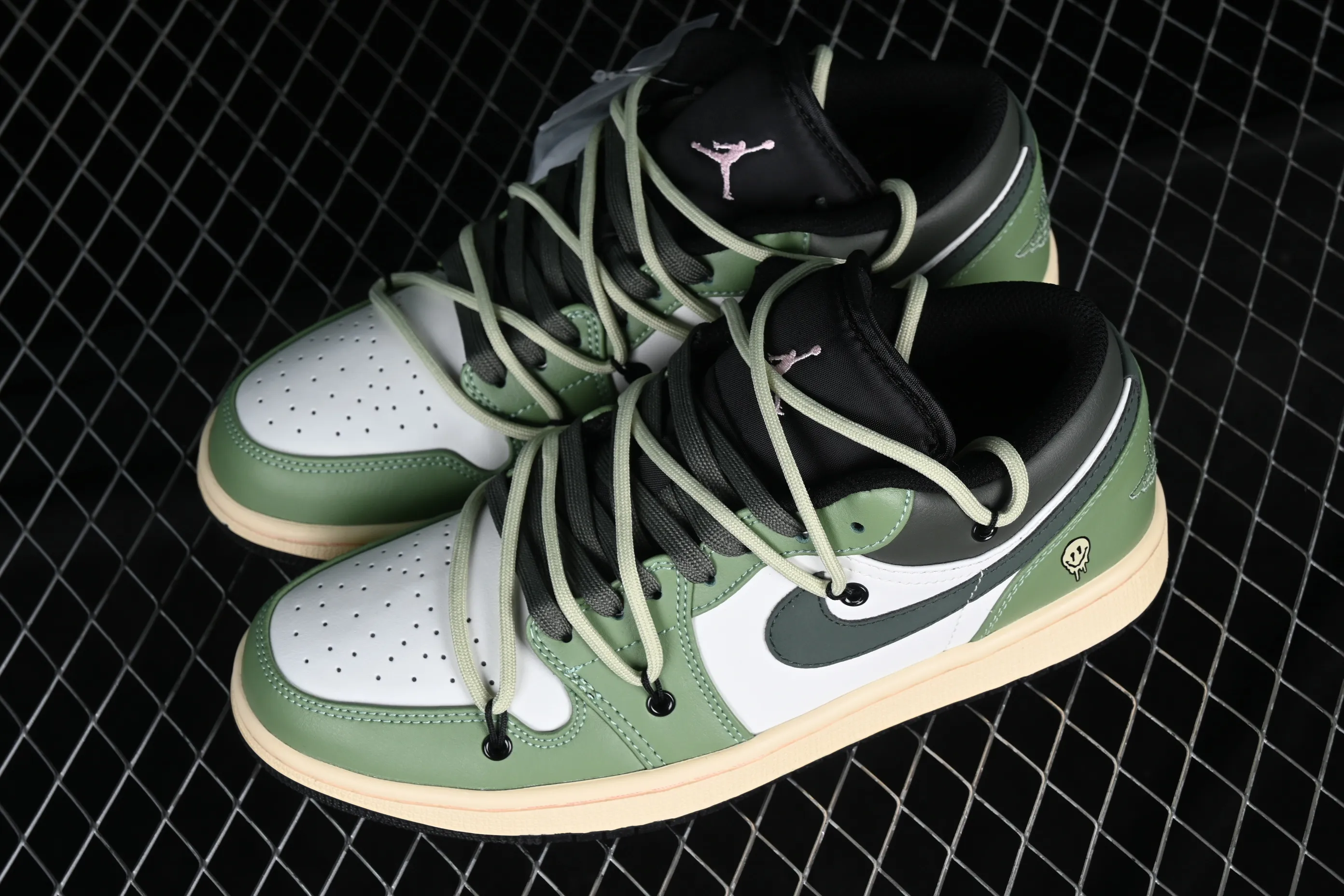 All categories Air Jordan Jordan series basketball shoes Air Jordan 1 Low Z version Air Jordan 1 Low AJ1 Joe 1 strap deconstruction low-top basketball shoes 553558-062